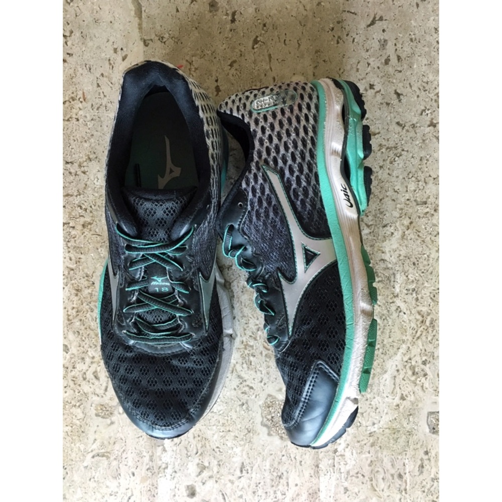 Mizuno 18 women’s running shoes